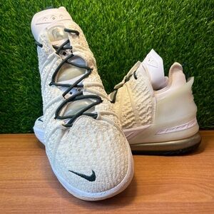 Nike LeBron 18 XVIII Michigan State Spartans PE Promo Sample White Green